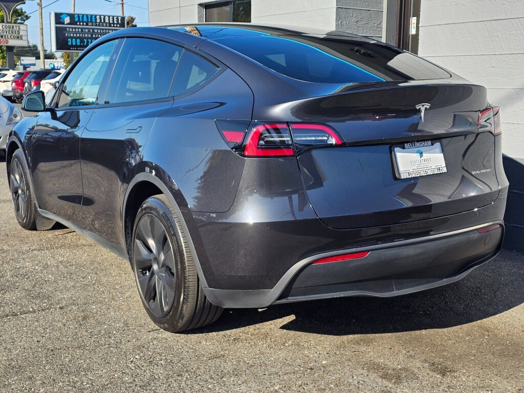 Used 2024 Tesla Model Y Long Range AWD/4WD image 3