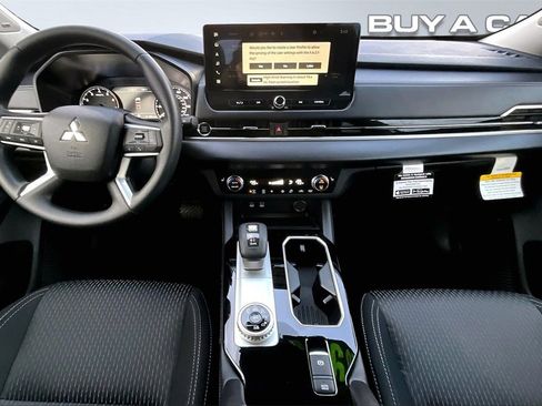 New 2025 Mitsubishi Outlander ES image 5