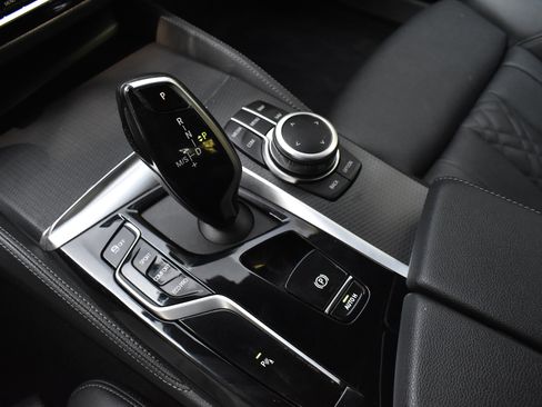 Used 2022 BMW 530i xDrive w/ M Sport Package image 37