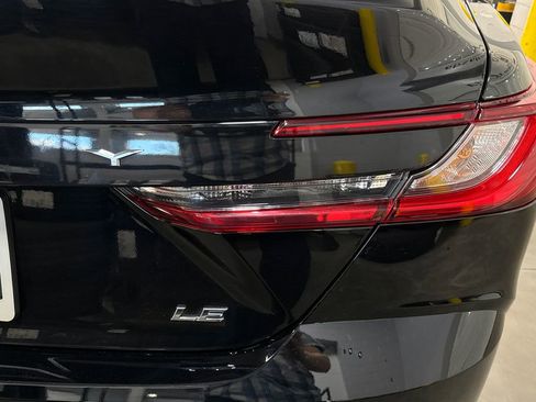 Used 2025 Toyota Camry LE FWD image 5