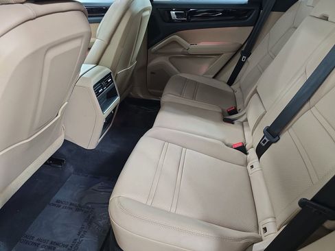 Certified 2023 Porsche Cayenne AWD/4WD image 24