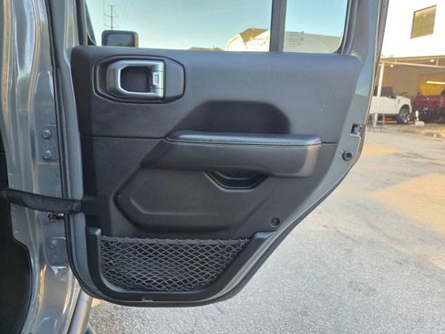 Used 2020 Jeep Gladiator Overland image 28