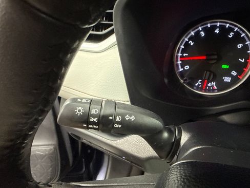 Used 2021 Toyota RAV4 XLE Premium AWD/4WD image 39