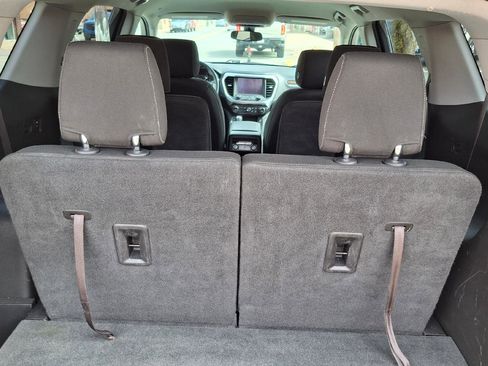 Used 2018 GMC Acadia SLE image 8