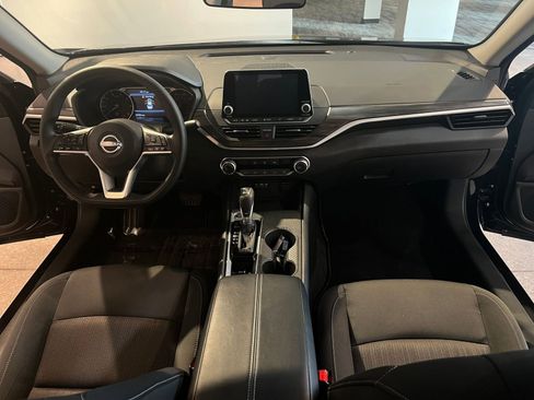 Used 2025 Nissan Altima 2.5 SV image 33