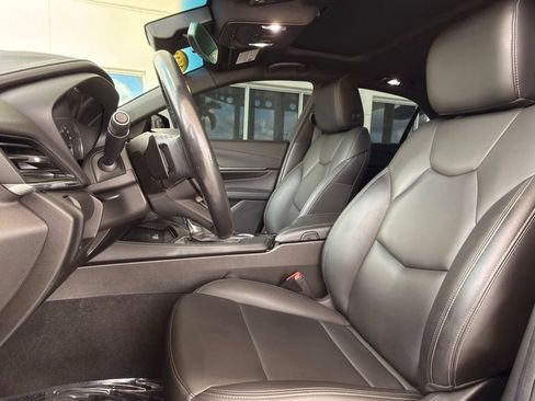 Used 2021 Cadillac CT4 Luxury w/ Sun And Sound Package RWD image 4