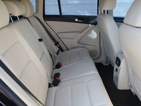 Used 2016 Volkswagen Tiguan S FWD image 11