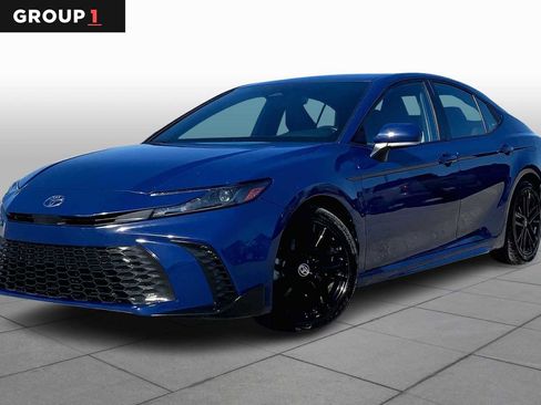 Certified 2025 Toyota Camry SE image 1