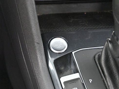 Used 2021 Volkswagen Tiguan SE FWD image 20