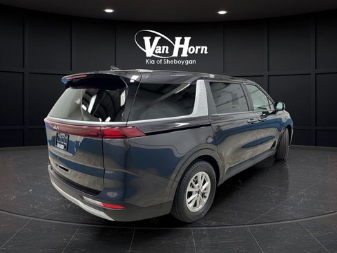 Used 2024 Kia Carnival LX FWD image 7