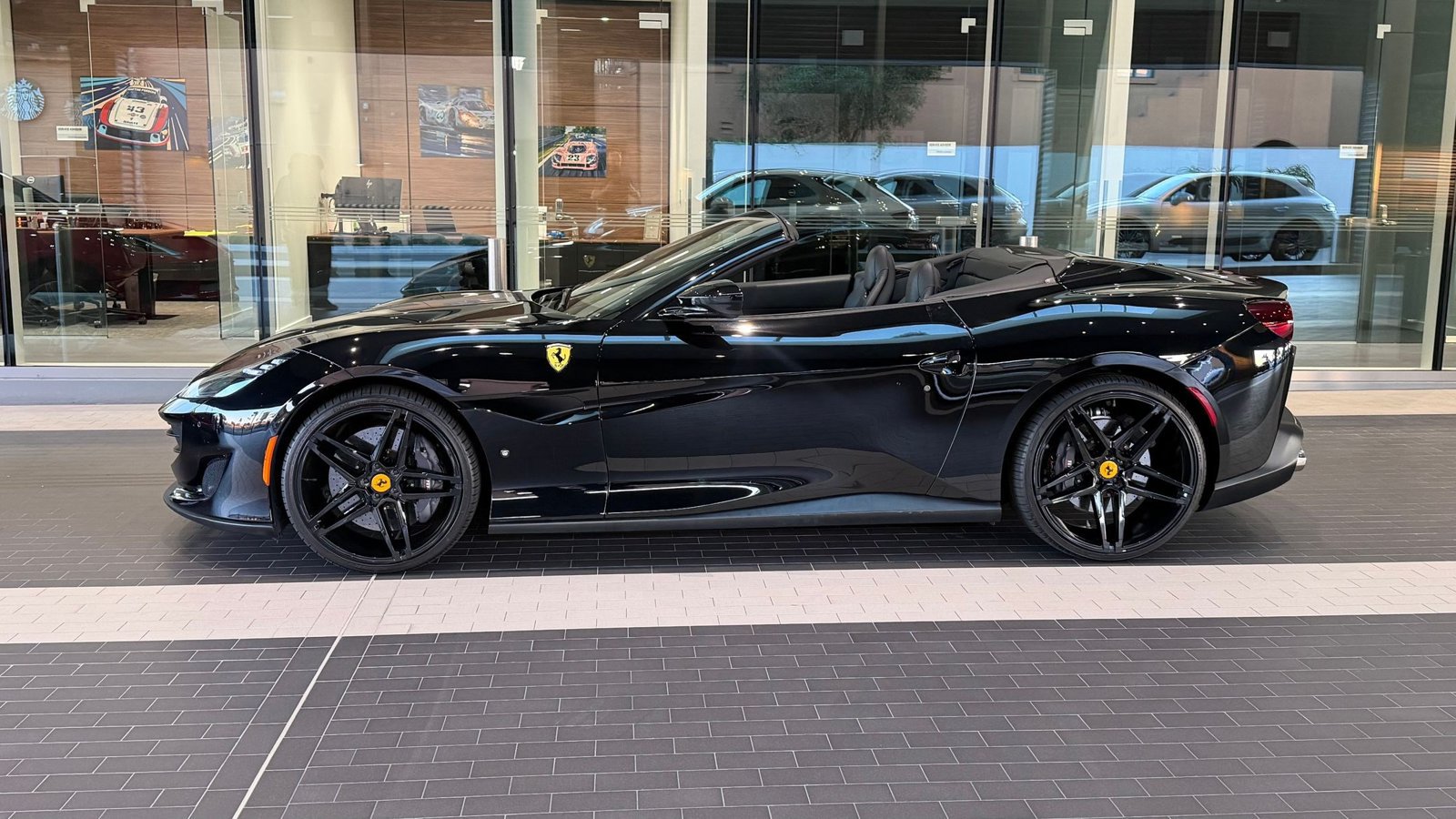 Used 2020 Ferrari Portofino RWD image 2