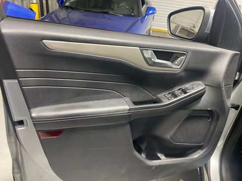 Used 2021 Ford Escape SE w/ Convenience Package FWD image 12