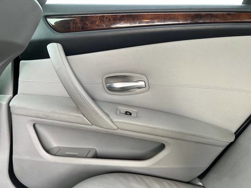 Used 2010 BMW 528i xDrive Sedan image 11