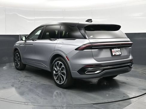 Used 2024 Lincoln Nautilus Reserve AWD/4WD image 12