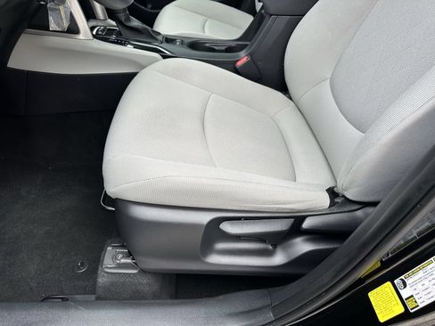Used 2022 Toyota Corolla Cross L FWD image 22