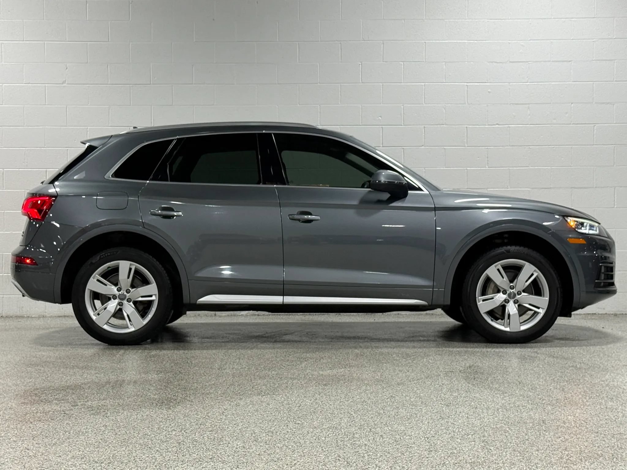 Used 2018 Audi Q5 2.0T Premium Plus w/ Premium Plus Package AWD/4WD image 5