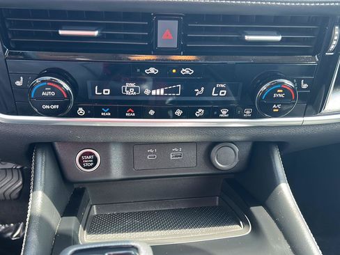 Used 2023 Nissan Rogue SL w/ SL Premium Package AWD/4WD image 14