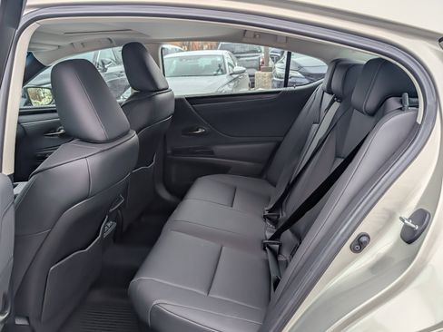 Certified 2025 Lexus ES 300h w/ Premium Package image 15