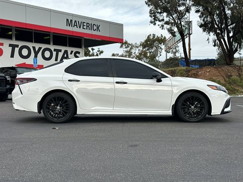 Used 2021 Toyota Camry SE image 6