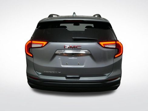 Used 2023 GMC Terrain SLE w/ Driver Convenience Package FWD image 4