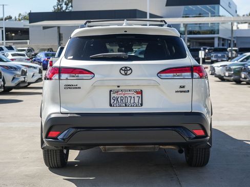 Used 2024 Toyota Corolla Cross AWD Hybrid w/ Moonroof Package image 7