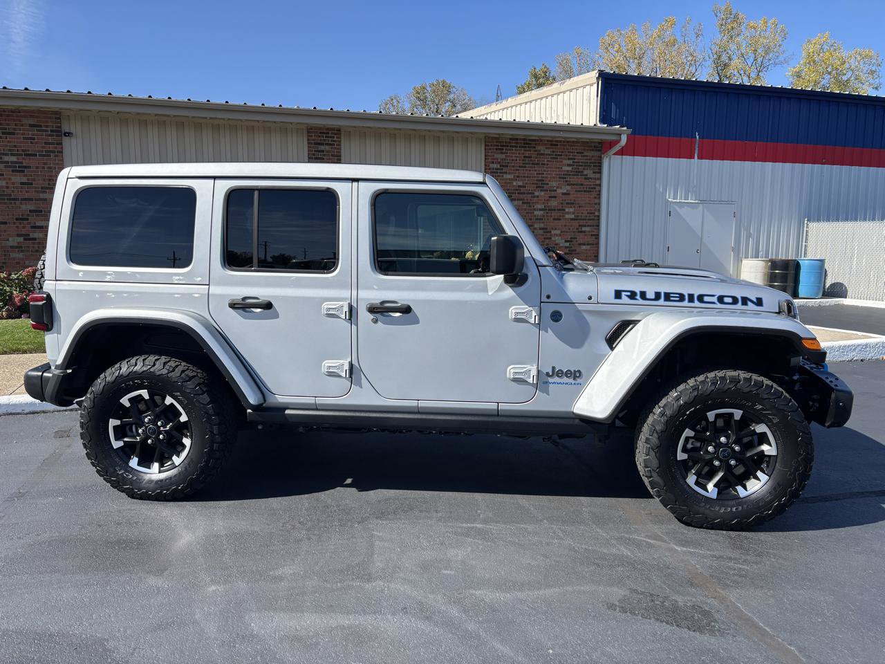 Used 2024 Jeep Wrangler Unlimited Rubicon 4xe AWD/4WD image 2