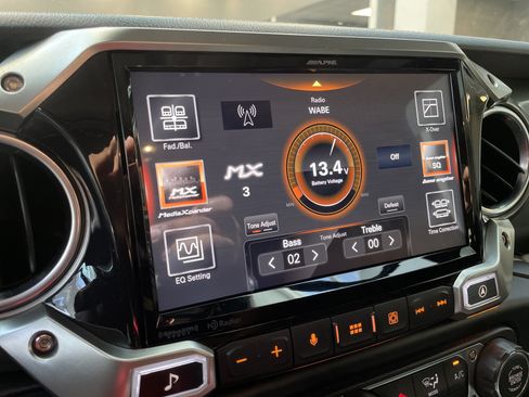 Used 2019 Jeep Wrangler Unlimited Sahara AWD/4WD image 25