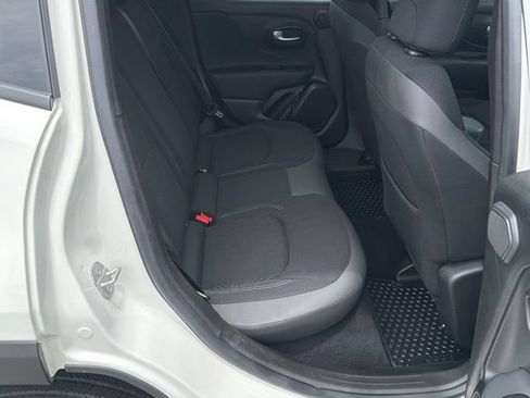 Used 2023 Jeep Renegade Latitude w/ Sun/Sound Group AWD/4WD image 15