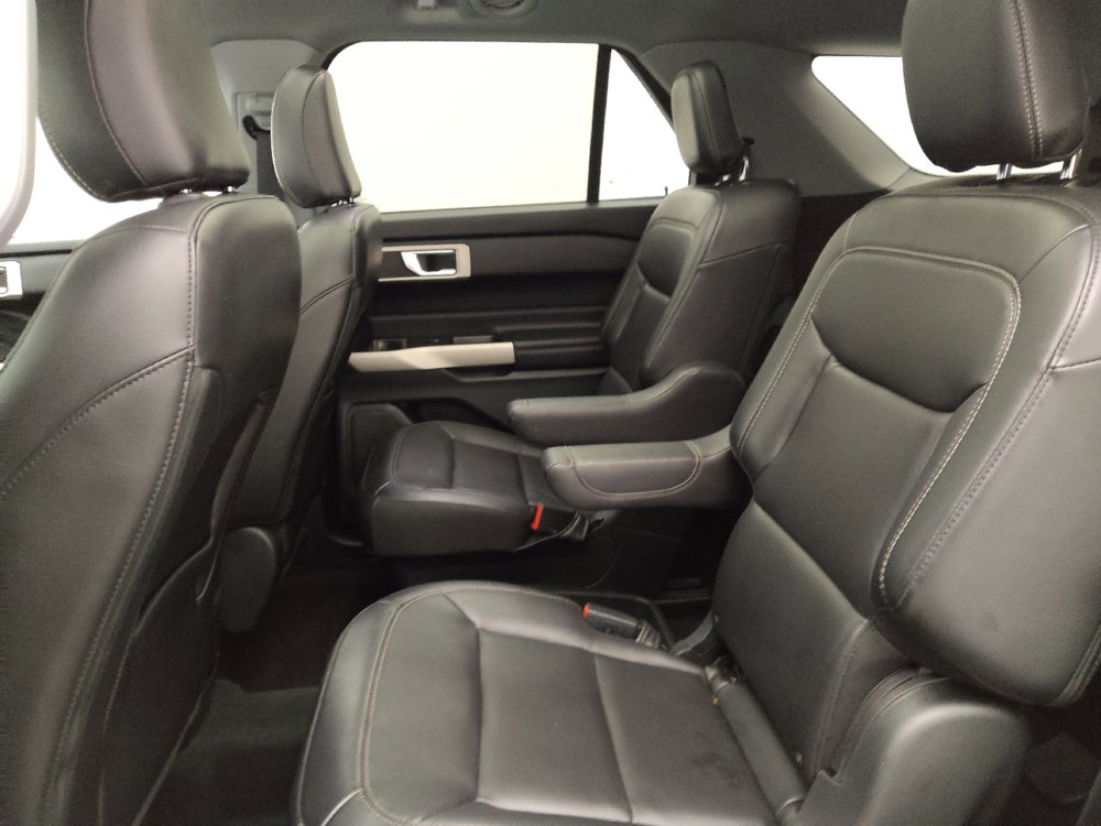 Used 2021 Ford Explorer XLT w/ Equipment Group 202A AWD/4WD image 18