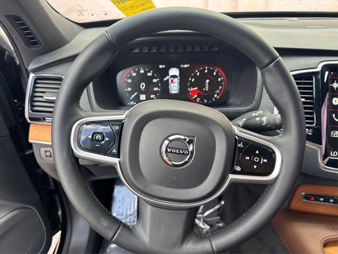 Used 2022 Volvo XC90 T6 Momentum w/ Advanced Package image 22