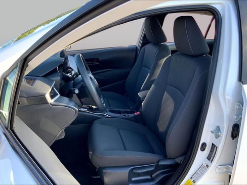 Used 2025 Toyota Corolla LE FWD image 8