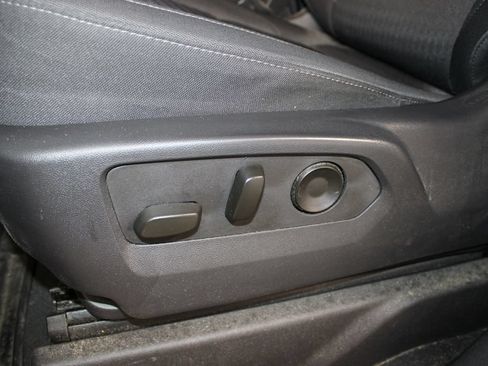 Used 2023 Chevrolet Silverado 1500 LT AWD/4WD image 19