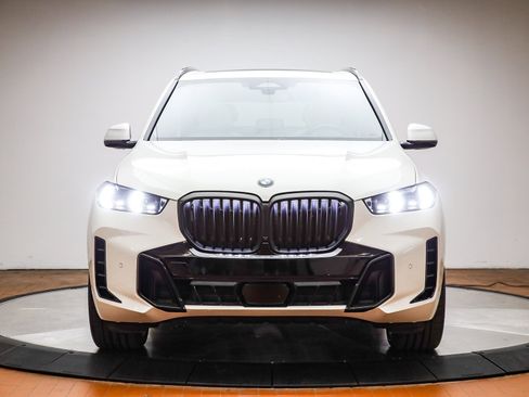 Certified 2024 BMW X5 xDrive40i w/ M Sport Package image 2