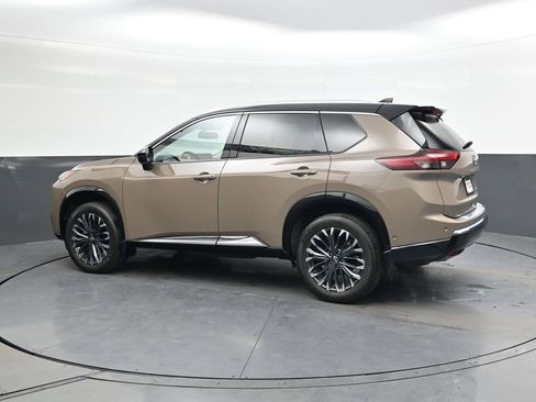 Used 2024 Nissan Rogue Platinum image 7