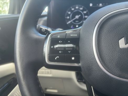 Used 2023 Kia Carnival SX image 22