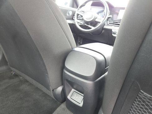 Used 2025 Hyundai Elantra SEL FWD image 27