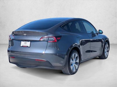 Used 2023 Tesla Model Y 2WD image 5