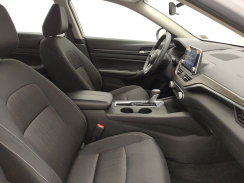 Used 2025 Nissan Altima 2.5 SV FWD image 21