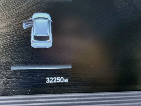 Used 2023 Hyundai Venue Limited w/ Cargo Package FWD image 12
