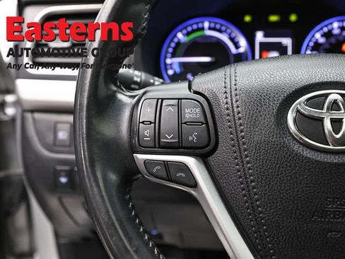 Used 2019 Toyota Highlander Limited w/ Carpet Mat Package (TMS) AWD/4WD image 15