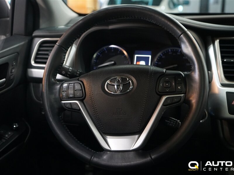 Used 2018 Toyota Highlander Limited Platinum AWD/4WD image 15