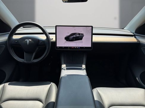 Used 2024 Tesla Model Y Long Range AWD/4WD image 17