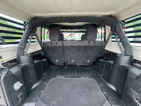 Used 2018 Jeep Wrangler Unlimited Sport w/ Connectivity Group AWD/4WD image 11
