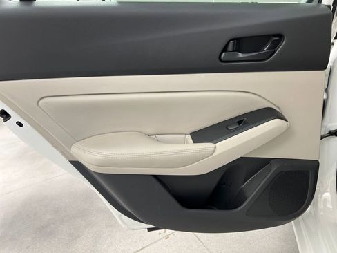 Used 2024 Nissan Altima 2.5 SV image 9