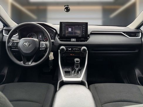 Used 2021 Toyota RAV4 LE FWD image 16