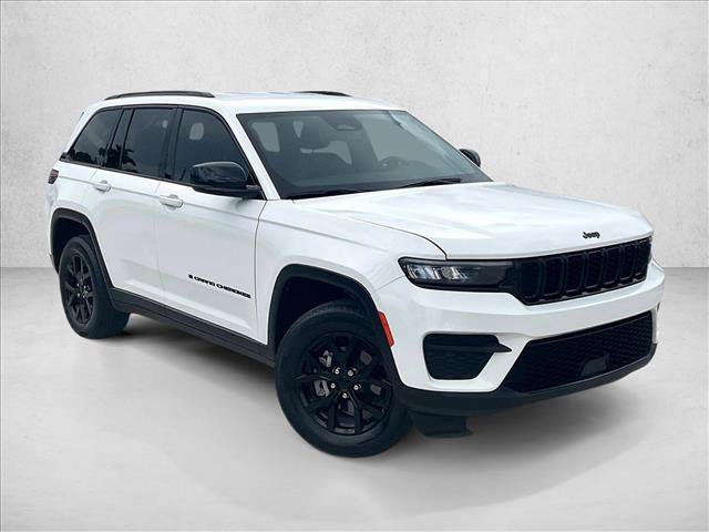 Used 2024 Jeep Grand Cherokee Altitude RWD image 12