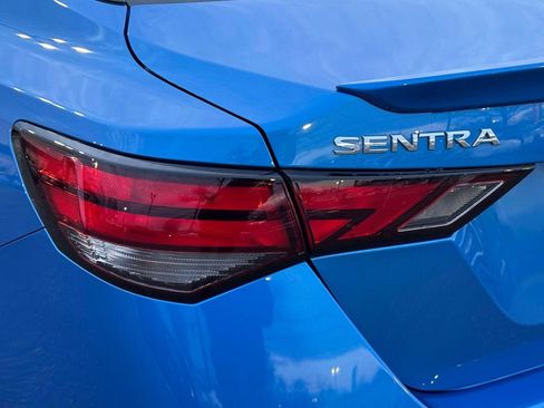 Used 2025 Nissan Sentra SR FWD image 11