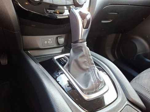 Used 2022 Nissan Rogue Sport SV image 14