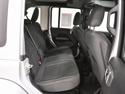 Used 2024 Jeep Wrangler Unlimited Sahara image 17