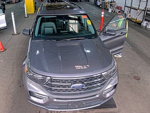 Used 2022 Ford Explorer XLT w/ Equipment Group 202A AWD/4WD image 3